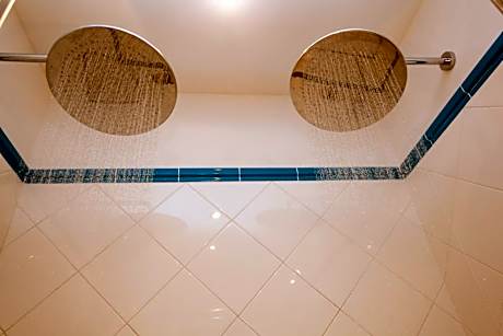 Deluxe Quadruple Room with Terrace and External Jacuzzi