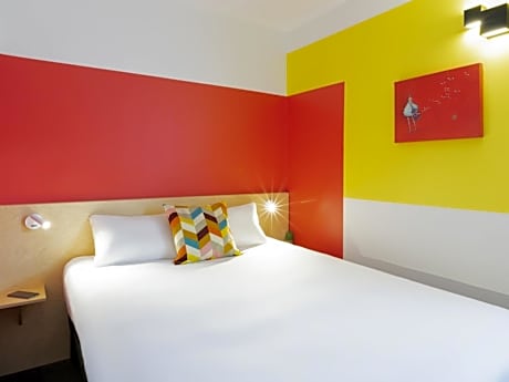 Pure Room with One Double Bed