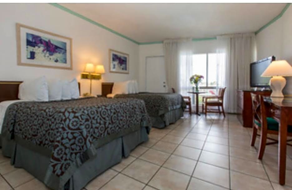 Days Hotel - Thunderbird Beach