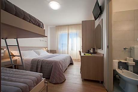 Quadruple Room with Private Bathroom