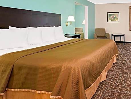 1 King Bed Suite Non-Smoking