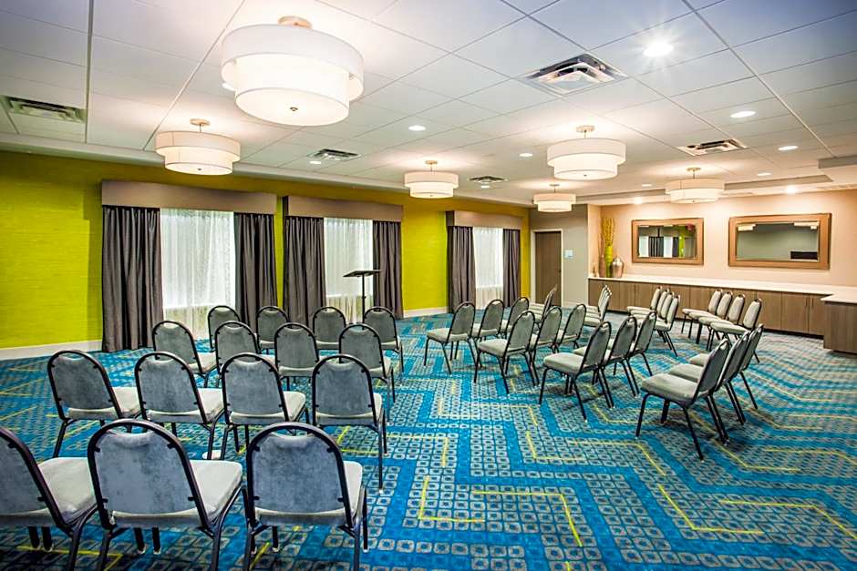 Holiday Inn Express & Suites Litchfield By IHG