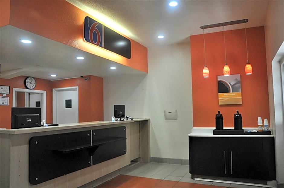 Motel 6-Raleigh, NC - Cary