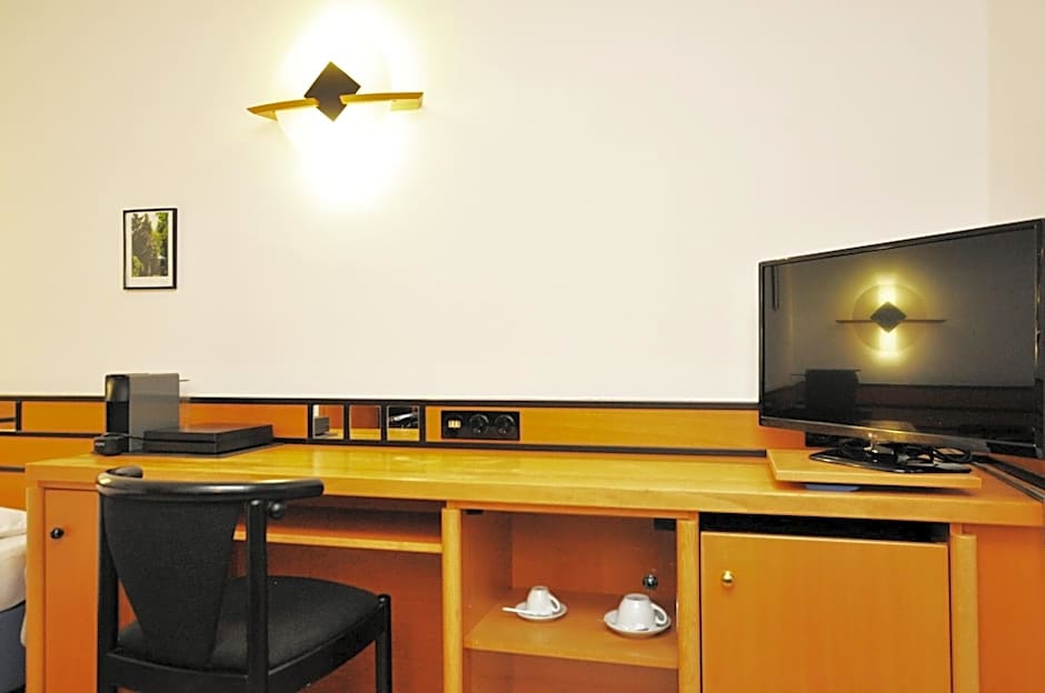 Villa Waldperlach by Blattl