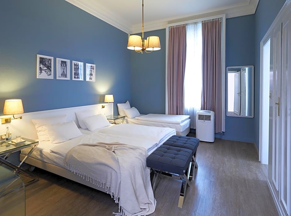 Hotel Monopol - Central Station