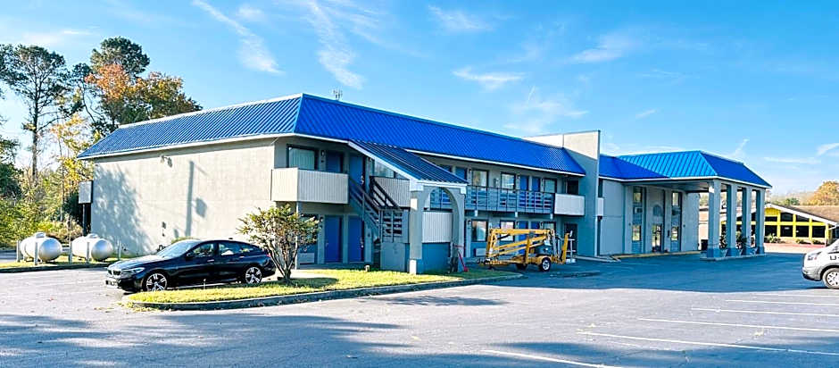 Rodeway Inn & Suites Plymouth Hwy 64