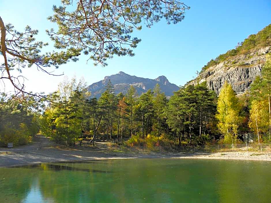 Gîte Auberge Les Terres Blanches de Méolans
