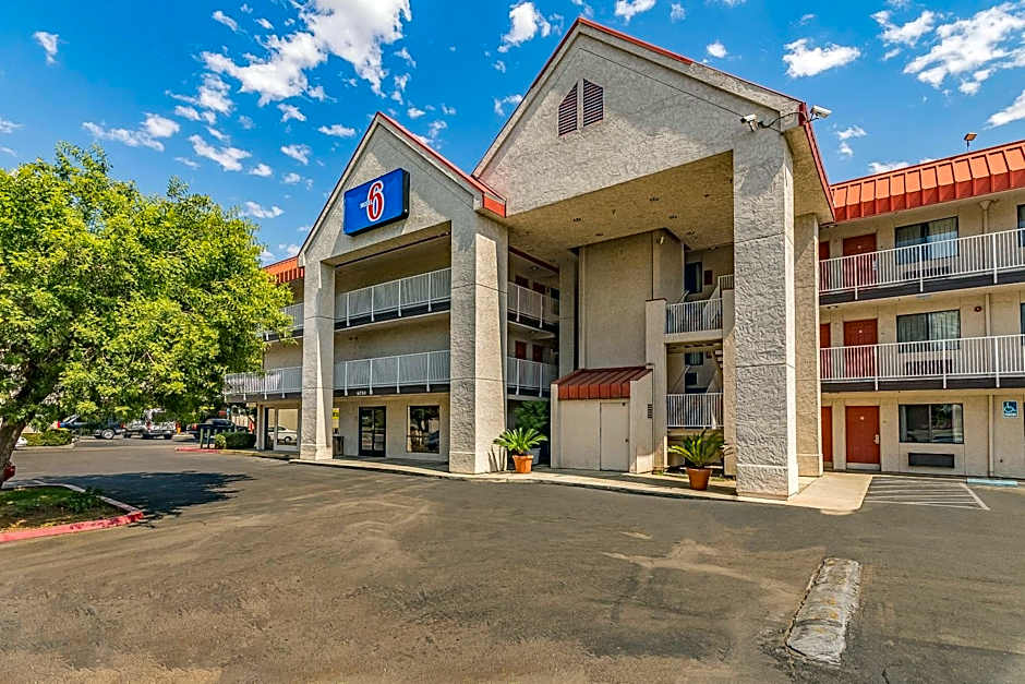 Motel 6-Fresno, CA - Yosemite Hwy