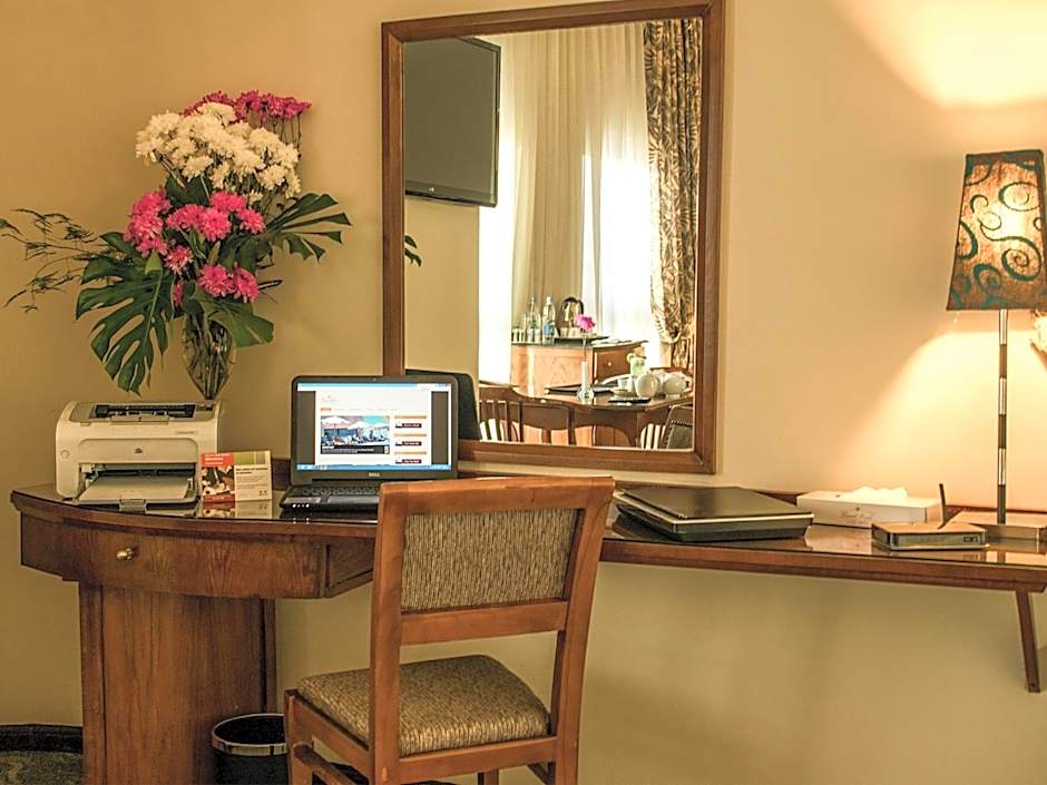 Cherry Maryski Hotel