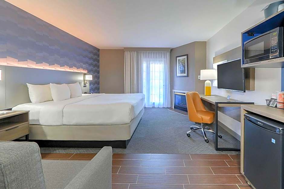 Comfort Inn & Suites At Dollywood Lane