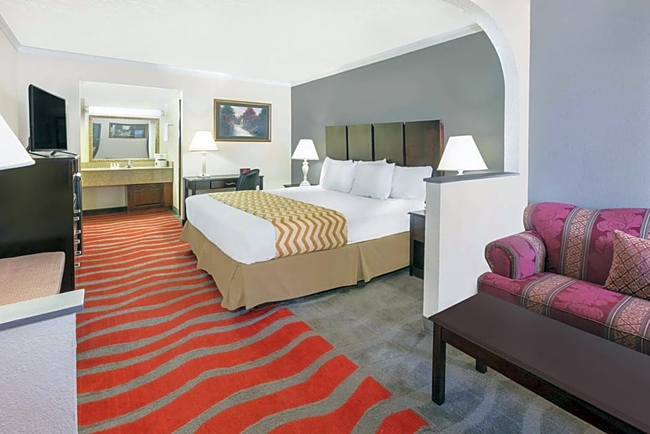 Travelodge Inn & Suites by Wyndham Norman