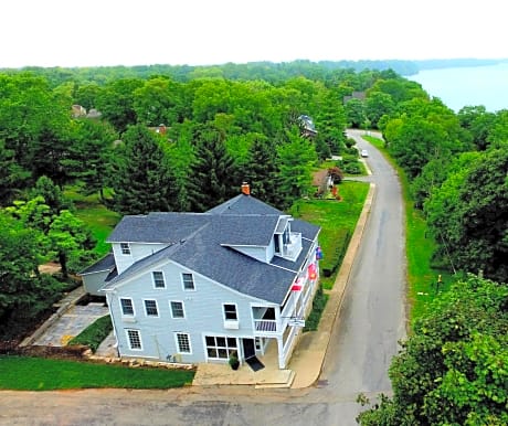 South Landing Inn