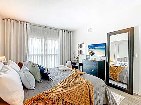 One-Bedroom Apartment with Balcony