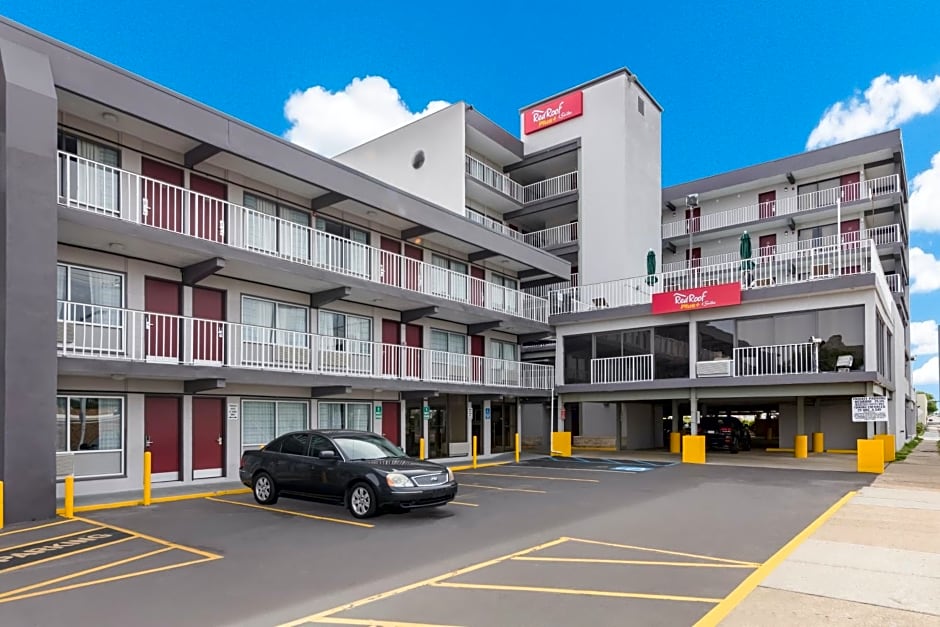 Red Roof PLUS & Suites Virginia Beach - Seaside
