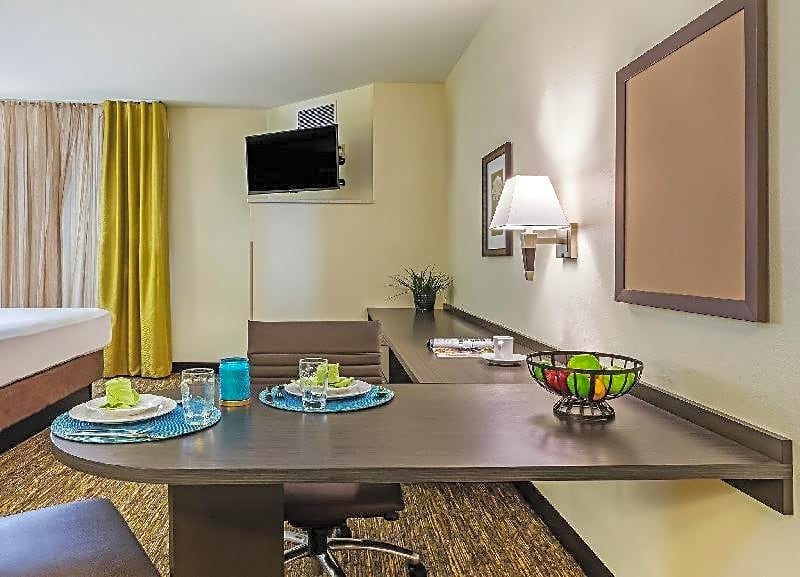 Candlewood Suites Lenexa - Overland Park Area By IHG