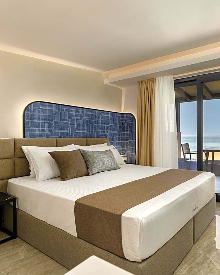 Costa De Luxe Suites