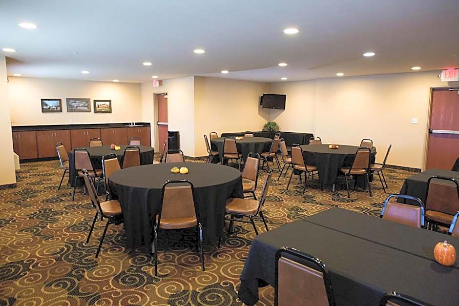 Cobblestone Hotel & Suites - Knoxville