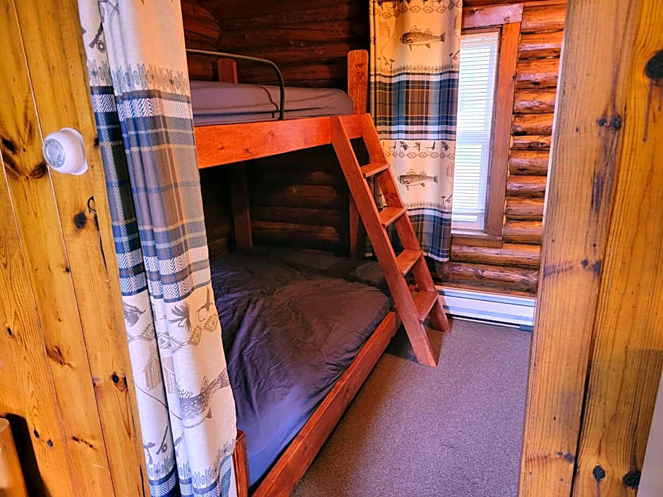 Two Rivers Motel and Cabins of Kenton, MI