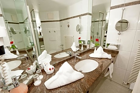 Junior Suite (2 Adults)