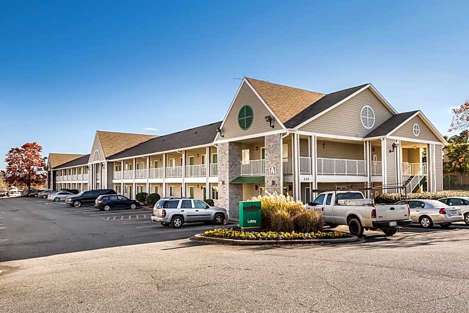 HomeTowne Studios by Red Roof Spartanburg - Asheville Highway