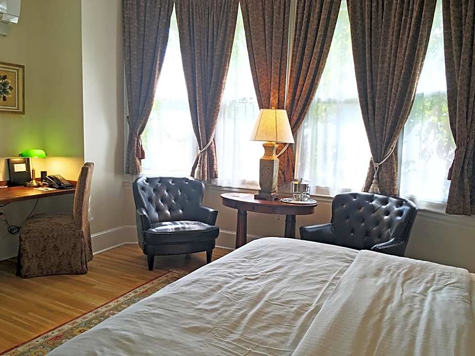 Morris House Hotel - Bed And Breakfast