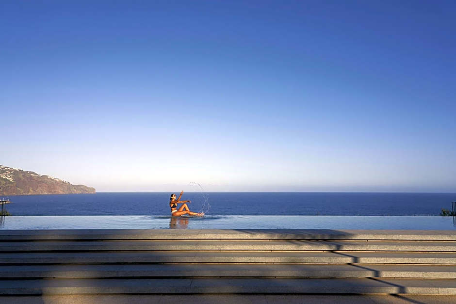 Les Suites at Cliff Bay Portobay