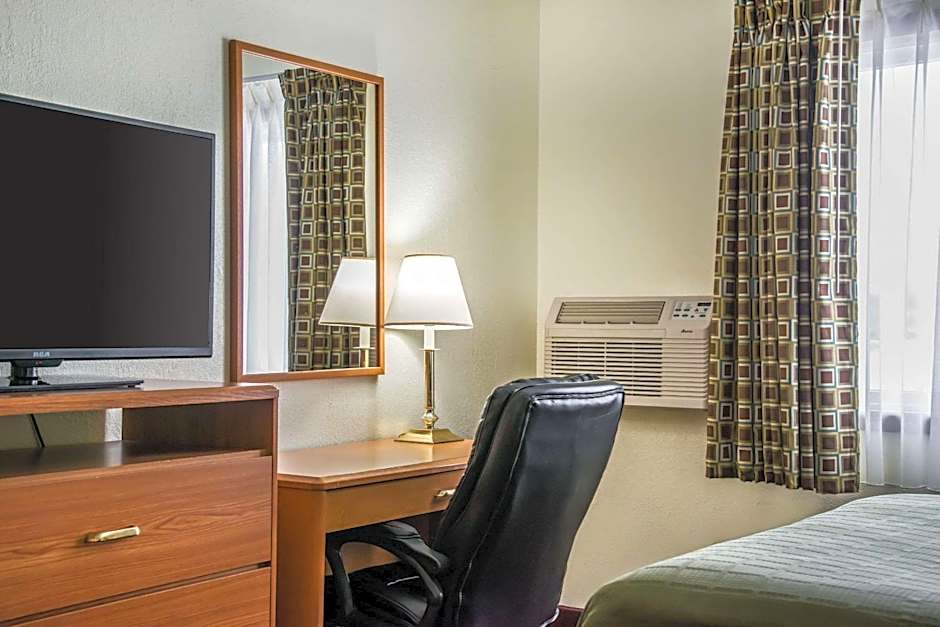 Hudson Inn & Suites
