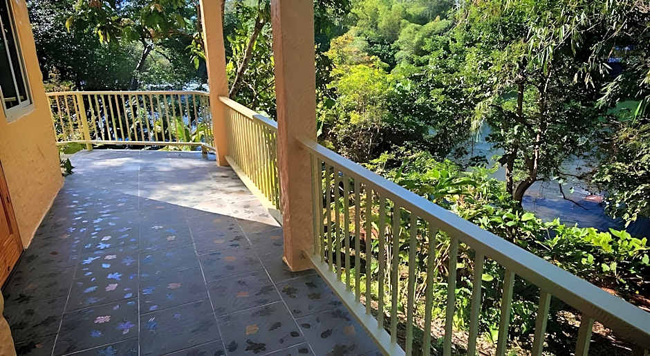 Baandin Chiewlarn Resort