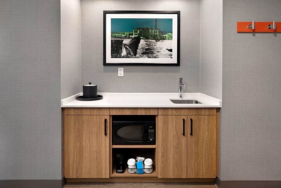 Hampton Inn By Hilton & Suites Watertown Boston