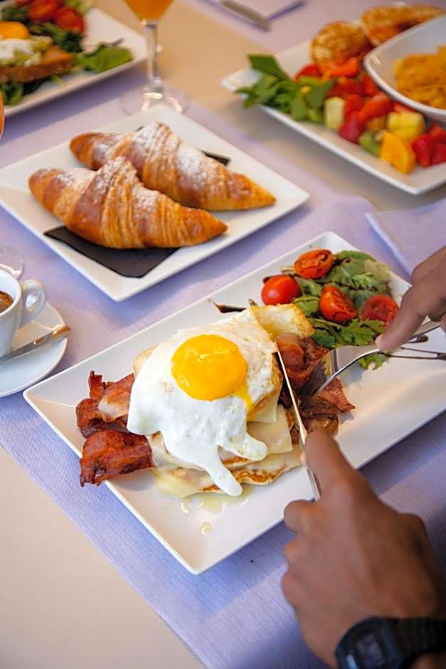 The Purple Hotel - Adults Only