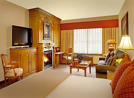 Deluxe King Suite