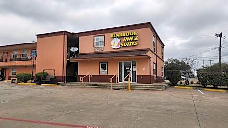 Benbrook Inn & Suites