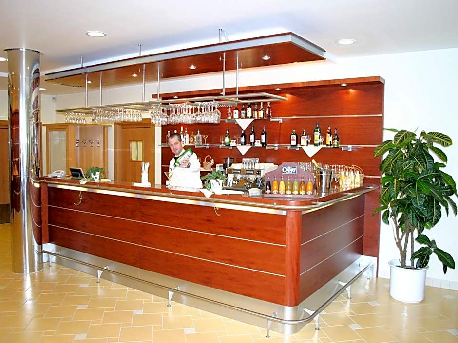 Ramada Airport Hotel Prague