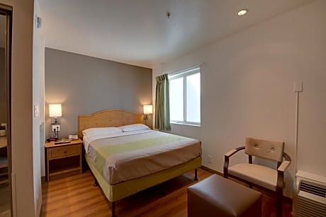 Queen Room - Disability Access - Roll in Shower
