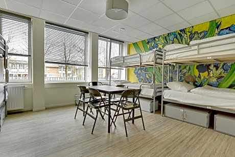 Bed in 8-Bed Mixed Dormitory Room