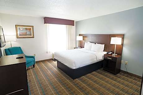 Efficiency Queen Room - Smoking