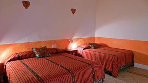 Hotel Medio Mundo