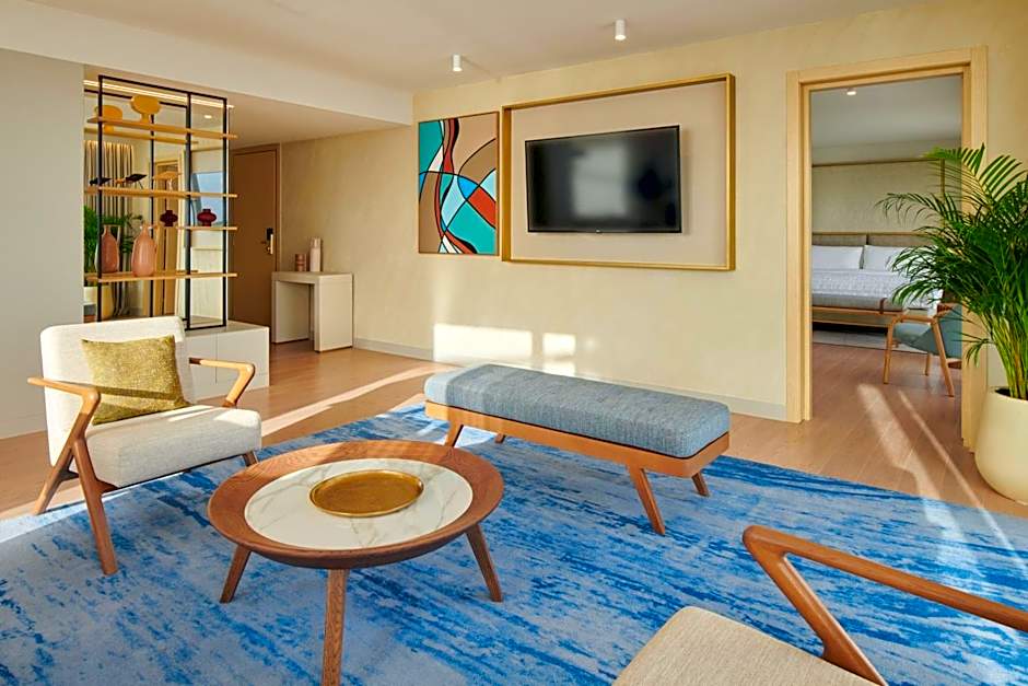 Le Meridien Lav Split