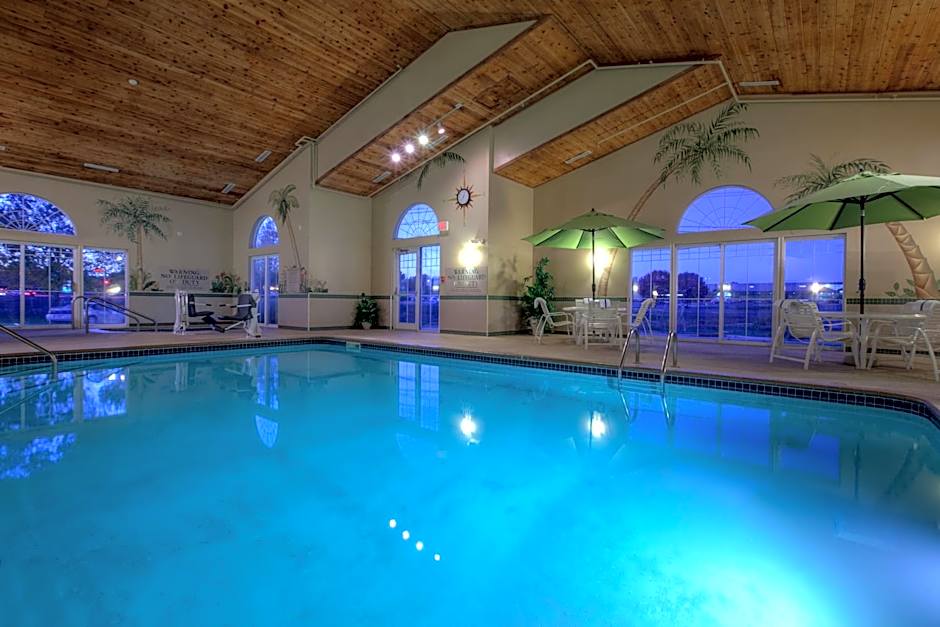 Country Inn & Suites by Radisson, Waterloo, IA