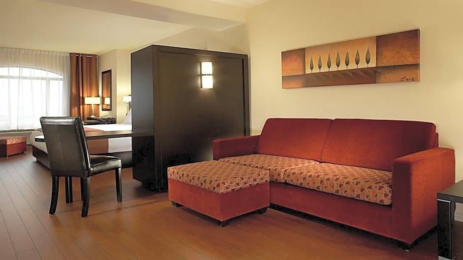 Holiday Inn & Suites Montreal Airport by IHG