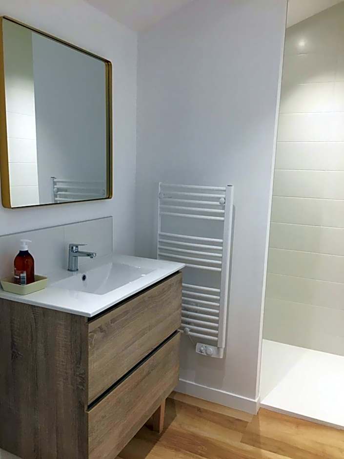 Cabanes et Studios à la Bernardiere