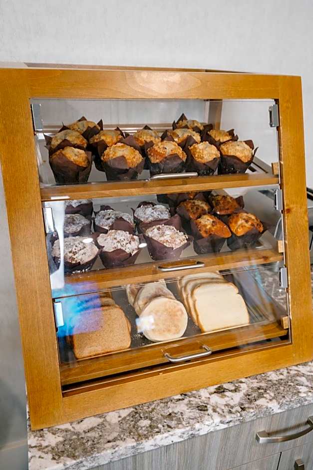 The Ashley Inn & Suites