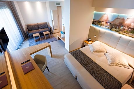 Junior Suite with Lateral Sea View