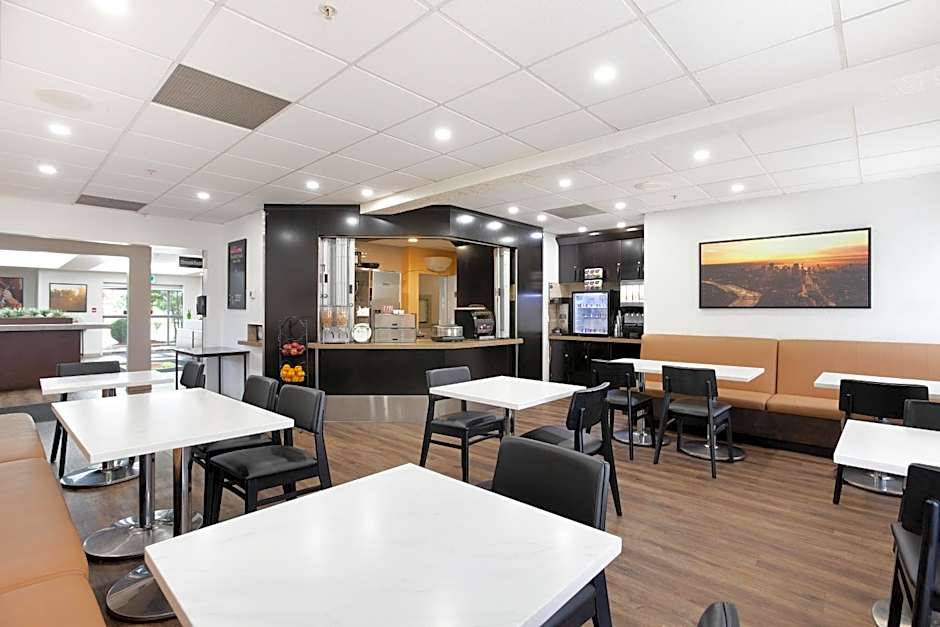 Super 8 by Wyndham Calgary Shawnessy Area