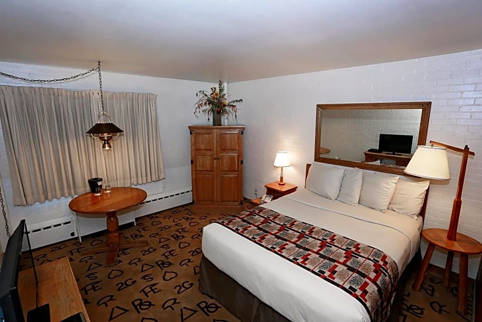 Dude Rancher Lodge
