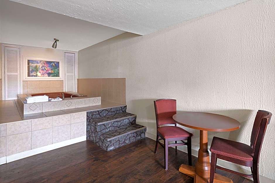 Super 8 by Wyndham Youngstown/Girard