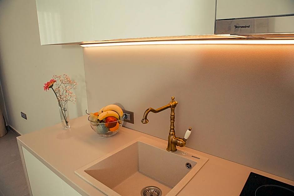 IO Luxury Pool & Hot Tub Suites