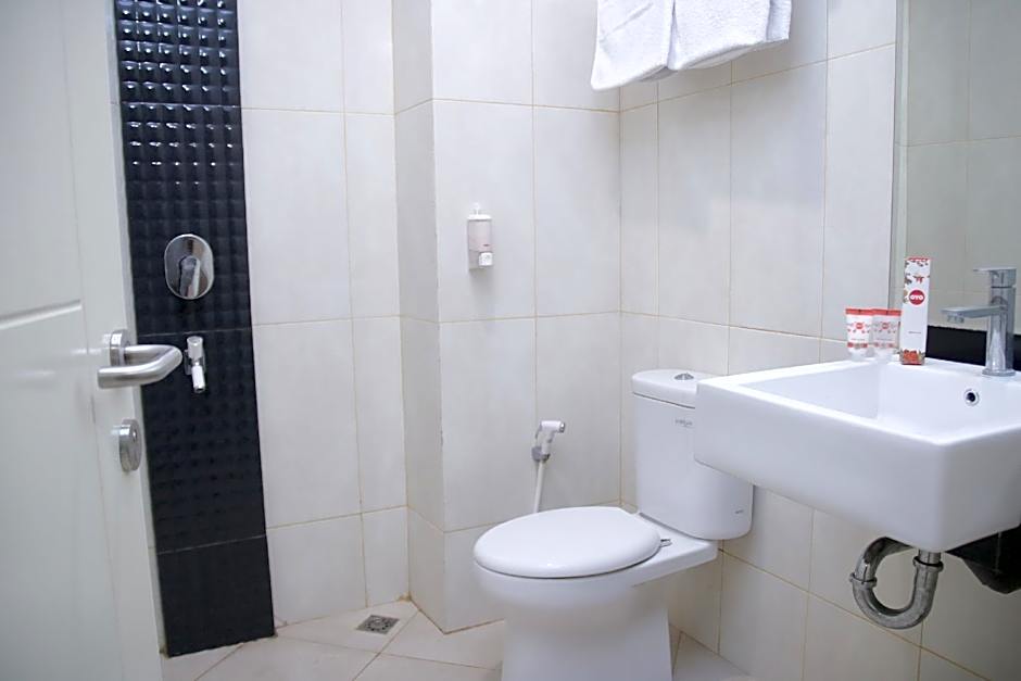 OYO 1006 Azzahra Guest House