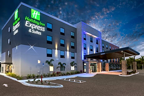 Holiday Inn Express & Suites - Ft Myers Beach-Sanibel Gateway, an IHG Hotel
