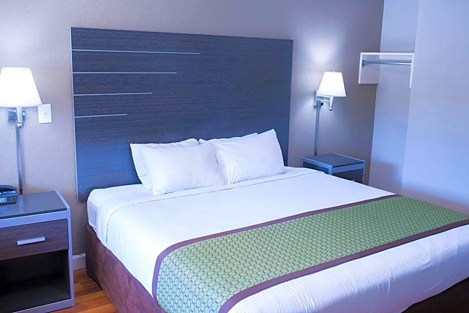 Photo 1 of 4 of 1 King Bed, Accessible, Bathtub, Nonsmoking